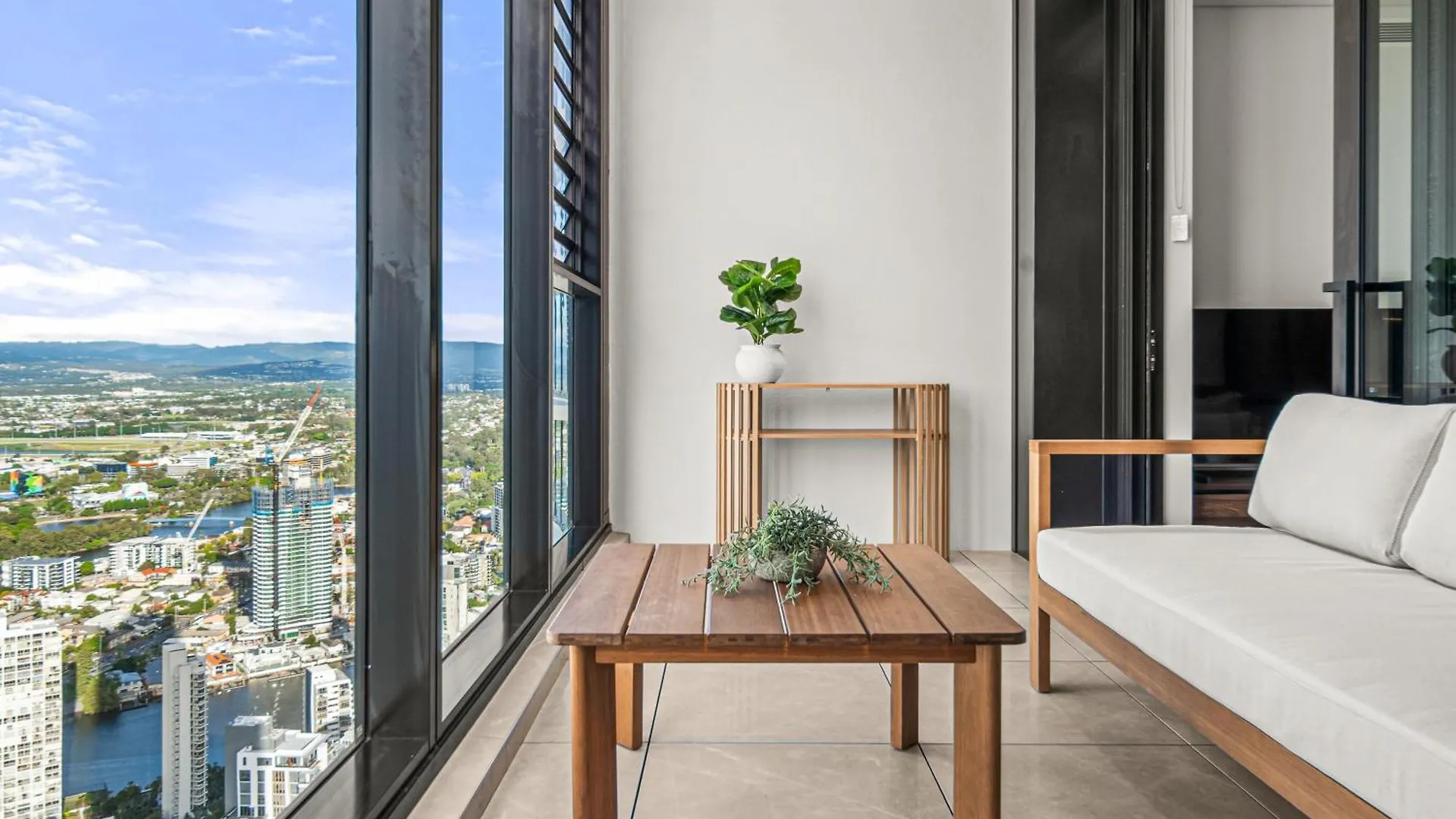 Surfers Paradise Skyline 3Br Free Cp Ocean View Gold Coast Australia